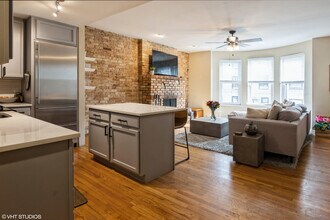 2956 N Halsted St in Chicago, IL - Building Photo - Building Photo