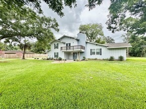 707 Avenue C in Sweeny, TX - Building Photo - Building Photo