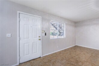 8410 Eldora Ave in Las Vegas, NV - Foto de edificio - Building Photo