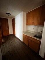 802-806 Queen Ave SE in Albany, OR - Building Photo