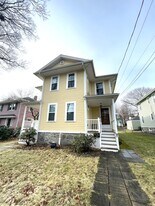 15 Westbourne Rd, Unit 15 in Newton, MA - Building Photo