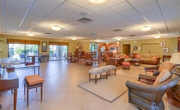 1328 Pasadena Ave S, Unit 207 in South Pasadena, FL - Foto de edificio - Building Photo