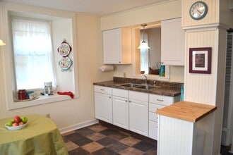 222 W Case St, Unit apt #1 in Negaunee, MI - Building Photo - Building Photo