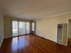 128 N Maple Street in Burbank, CA - Foto de edificio - Building Photo