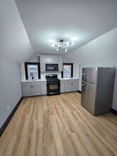 33 Delawanna Ave, Unit 2 in Clifton, NJ - Foto de edificio - Building Photo