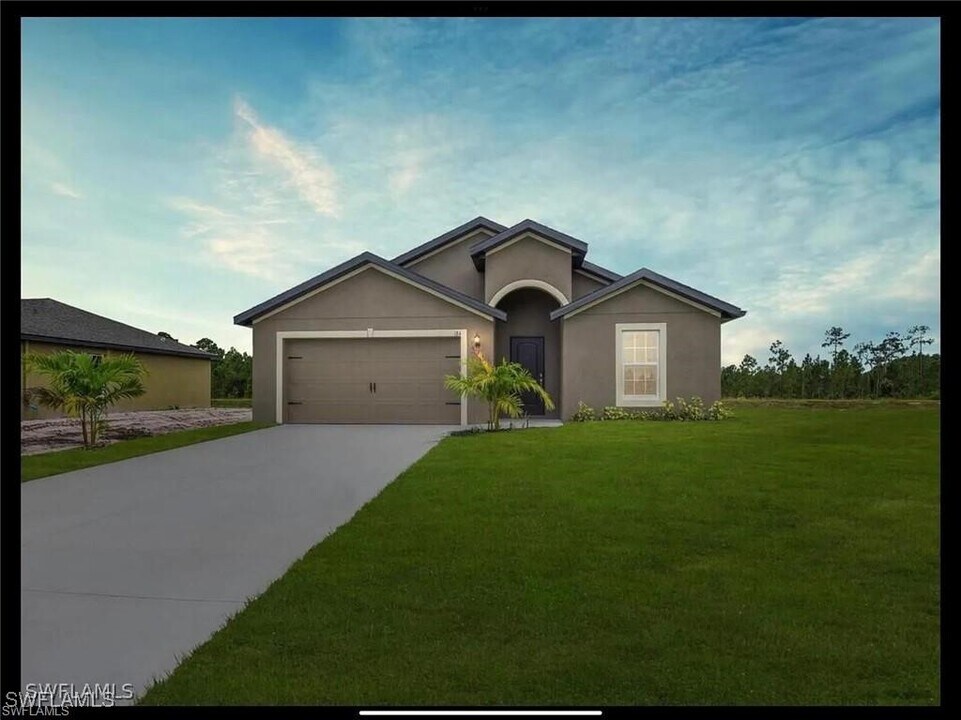 184 Yager Cir in Ft. Myers, FL - Building Photo