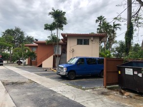 The Hospital Inn in Miami, FL - Building Photo - Primary Photo