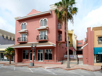 128 S Beach St in Daytona Beach, FL - Foto de edificio - Building Photo