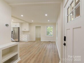 2721 Mayflower Rd in Charlotte, NC - Building Photo - Building Photo