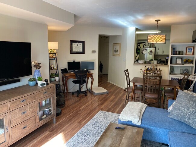 2100 LEE HWY APT 121 in Arlington, VA - Building Photo - Building Photo