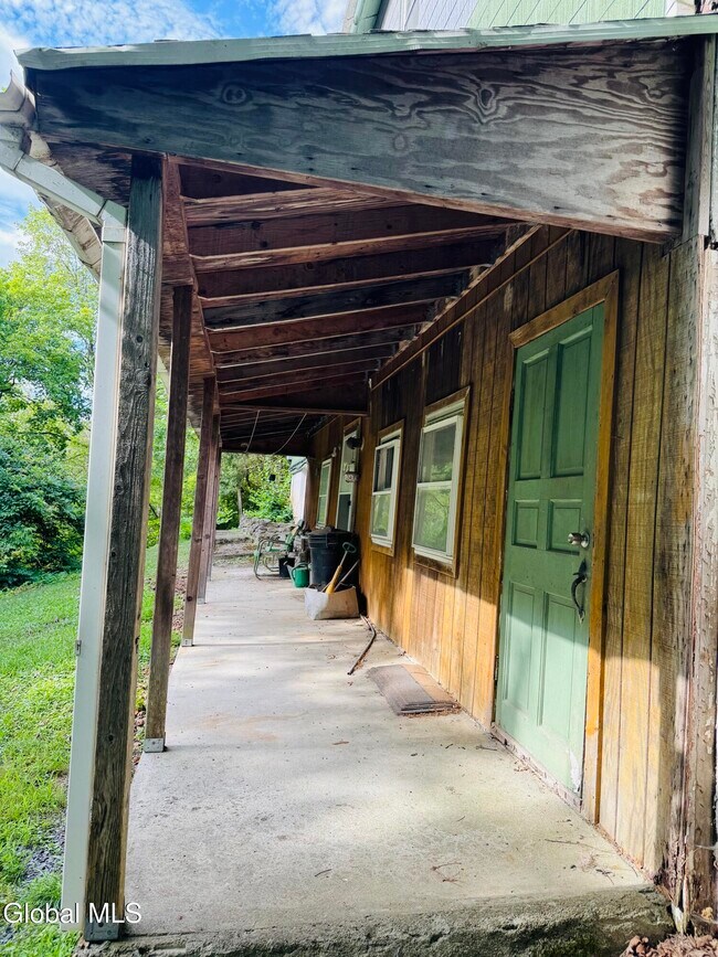 2970 Salisbury Pl in Hudson, NY - Building Photo - Building Photo