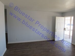 12652 Kiowa Rd in Apple Valley, CA - Building Photo - Building Photo