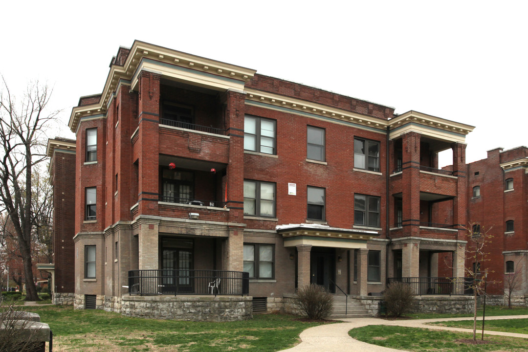 Reeser Court in Louisville, KY - Building Photo