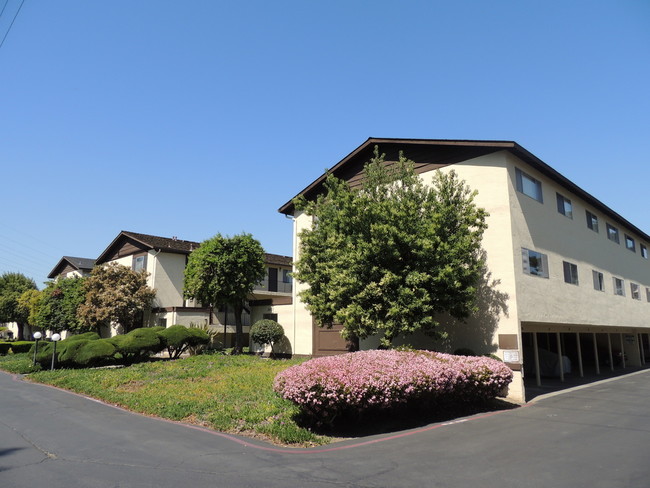 Bascom House Apt in San Jose, CA - Building Photo - Building Photo