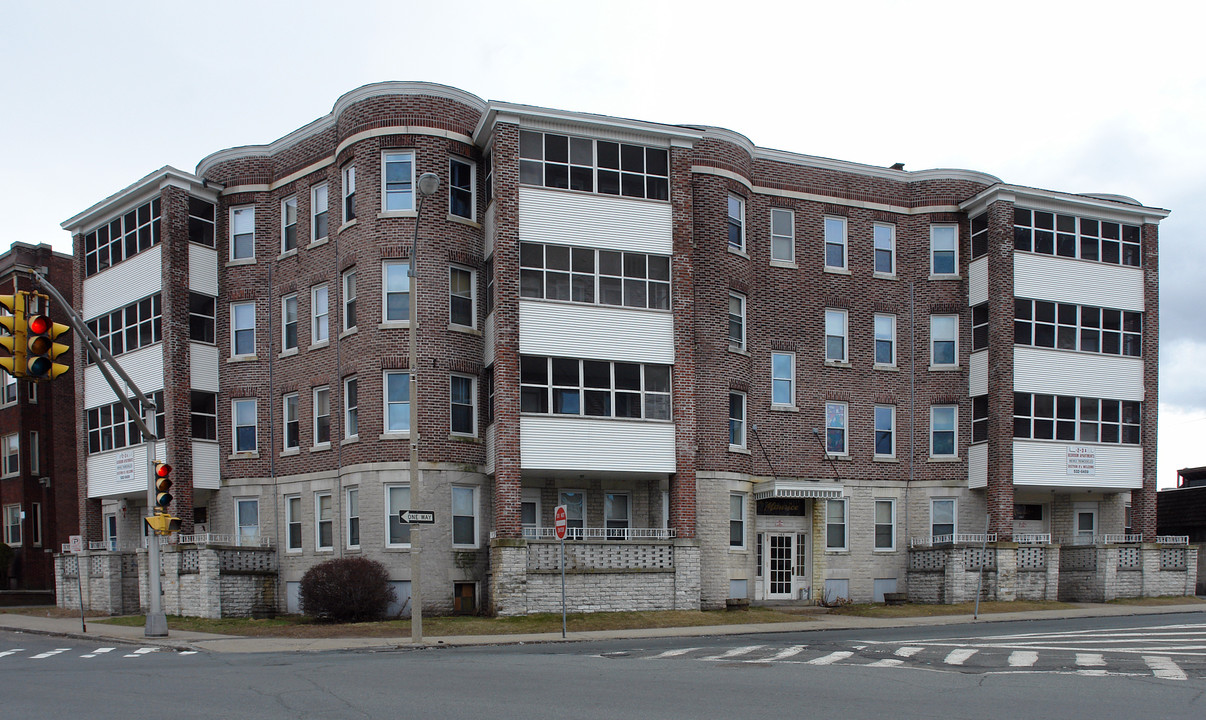 567 Pleasant St in Holyoke, MA - Building Photo