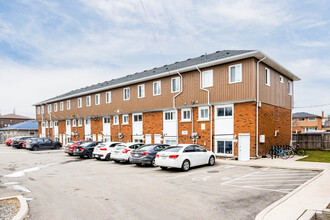 Ridgedale Student Residences in St Catharines, ON - Building Photo - Primary Photo