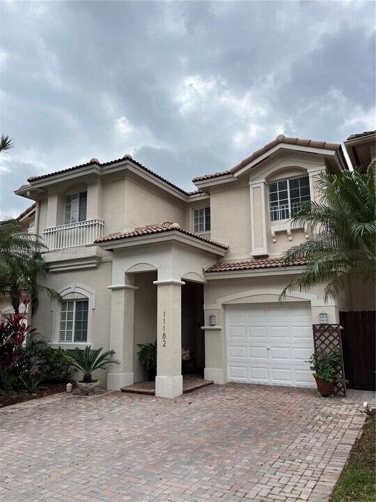 11182 NW 73rd Terrace in Doral, FL - Building Photo