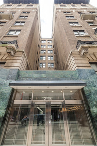 245 West 51st Street in New York, NY - Foto de edificio - Building Photo