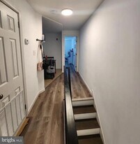 565 Van Kirk St in Philadelphia, PA - Building Photo