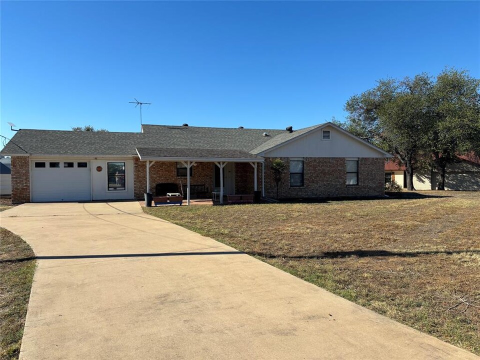 707 Golden Beach Dr in Buchanan Dam, TX - Building Photo