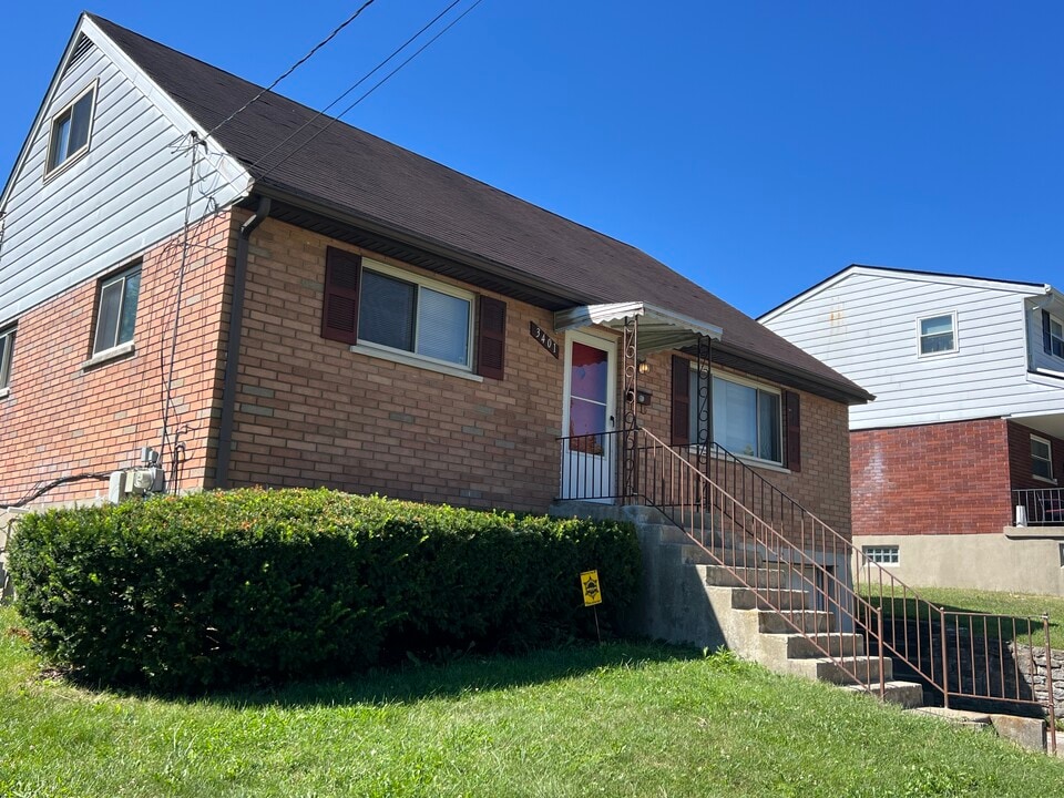 3401 Melodymanor Dr in Cincinnati, OH - Building Photo