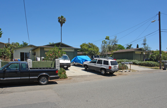 1079-1089 Golden Rd in Encinitas, CA - Building Photo - Building Photo