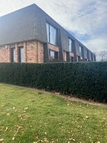 1988 Green Bay Rd in Highland Park, IL - Building Photo