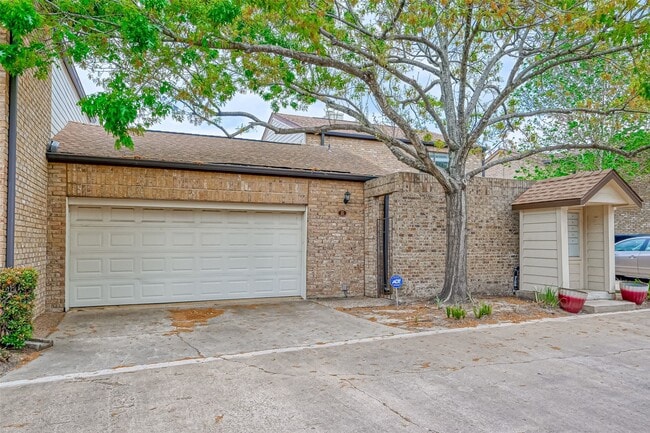 2555 Bering Dr in Houston, TX - Building Photo - Building Photo