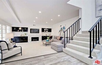 13082 Mindanao Way-Unit -52 in Marina Del Rey, CA - Building Photo - Building Photo