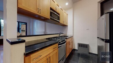 41 Bedford St in New York, NY - Building Photo - Building Photo