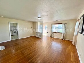 1720 Cherry Ave in Sanger, CA - Building Photo - Building Photo