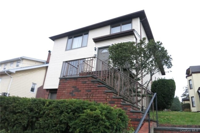 25 Acacia Terrace in New Rochelle, NY - Building Photo - Building Photo