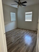 241 W 89th St in Los Angeles, CA - Foto de edificio - Building Photo