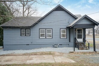 607-609 N Main St in Burlington, NC - Building Photo - Building Photo