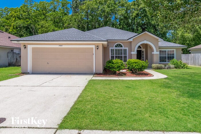 7444 Lake Plantation Ln in Jacksonville, FL - Building Photo