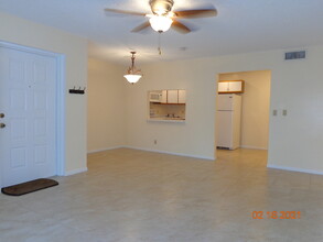 2114 SW Silver Pine Way, Unit 121-E2 in Palm City, FL - Building Photo - Building Photo