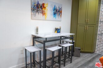 1933 Lemoyne St, Unit 1/2 in Los Angeles, CA - Foto de edificio - Building Photo