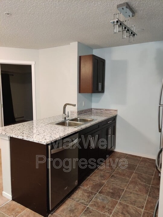 5370 Chappelle Rd. SW in Edmonton, AB - Building Photo