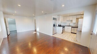 Coronado in Los Angeles, CA - Building Photo