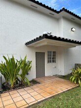 7549 NW 175th St in Hialeah, FL - Building Photo - Building Photo