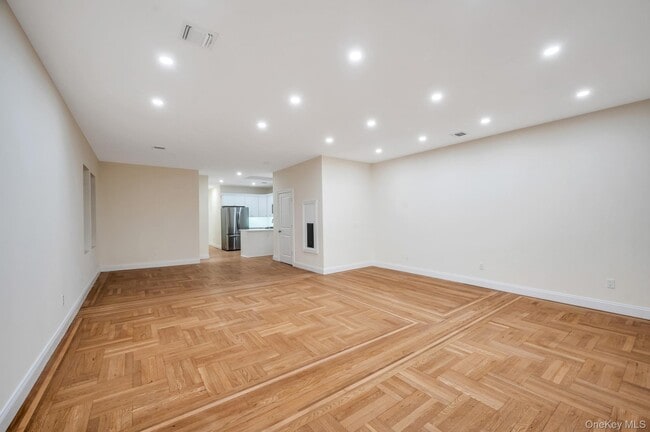 41-06 25th Ave in Queens, NY - Building Photo - Building Photo