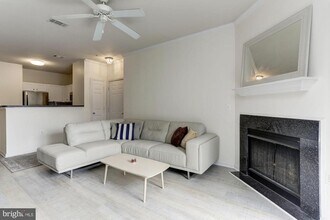 5105 Travis Edward Way in Centreville, VA - Building Photo - Building Photo