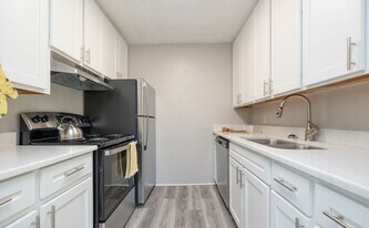 180 S Pine Lake Dr in Spartanburg, SC - Building Photo