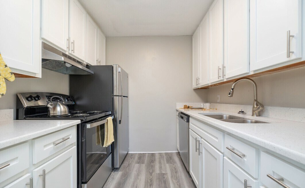 180 S Pine Lake Dr in Spartanburg, SC - Building Photo