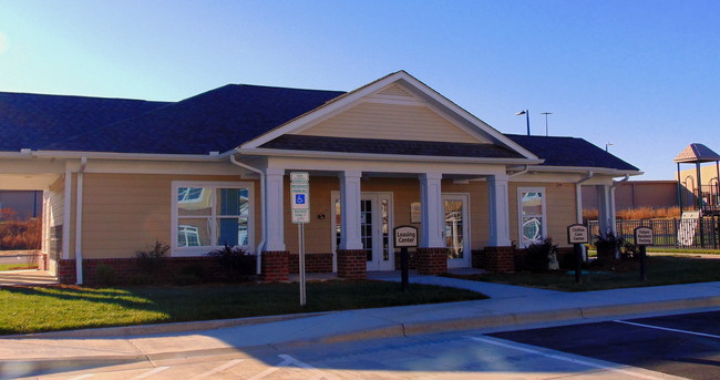 Eden Chase Apartments in Eden, NC - Foto de edificio - Building Photo