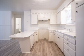 2324 62nd St, Unit A in Lubbock, TX - Building Photo - Building Photo