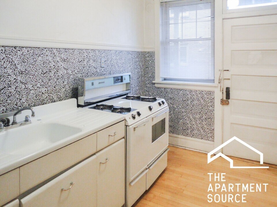 3823 N Lawndale Ave, Unit 1E in Chicago, IL - Building Photo