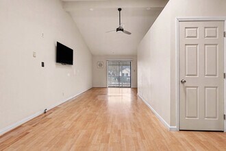 Room in Duplex on Spring St in Durham, NC - Foto de edificio - Building Photo