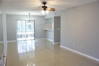 9209 Seminole Blvd in Seminole, FL - Building Photo - Building Photo