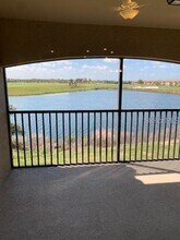 5604 Palmer Cir, Unit 202 in Bradenton, FL - Foto de edificio - Building Photo